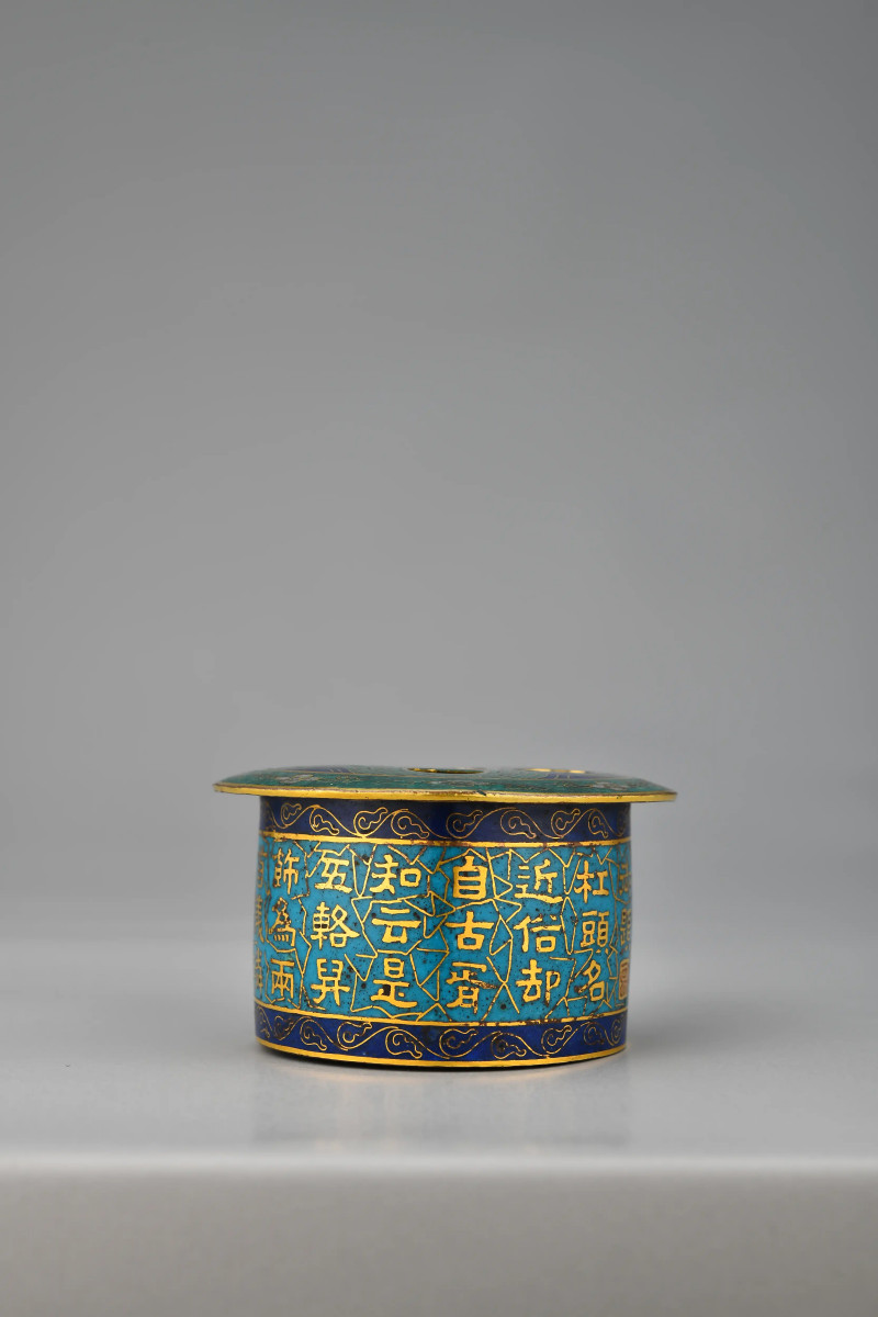 清乾隆 掐丝珐琅玉琮内胆式花插 - 图15
