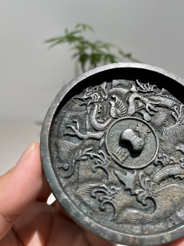 明 “汉臣”铭海水翼龙纹镜 - 图3