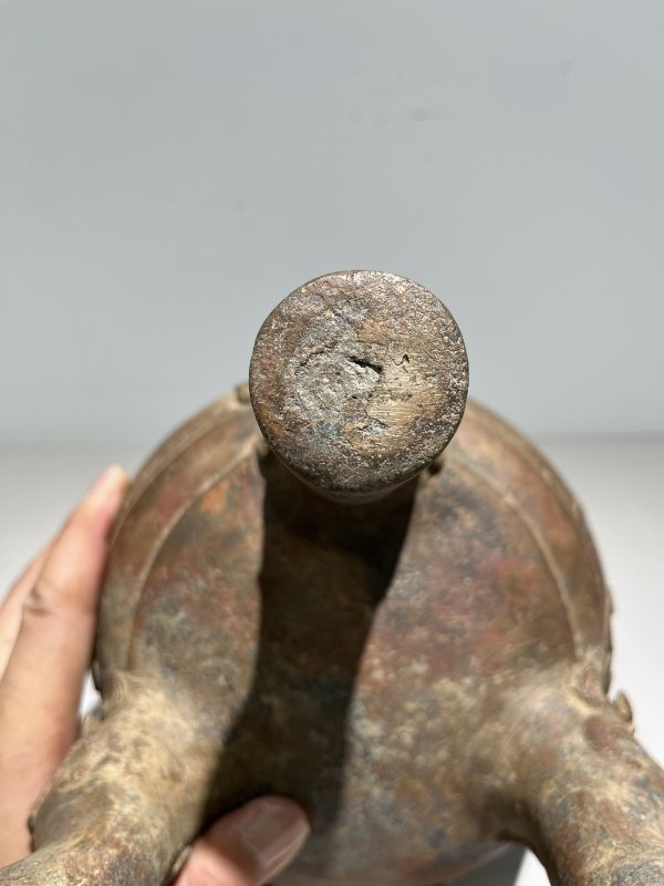 明嘉靖 铜太狮少狮钮朝冠耳熏炉 - 图32