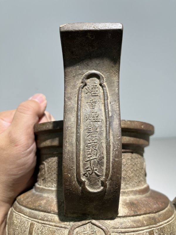 明嘉靖 铜太狮少狮钮朝冠耳熏炉 - 图26