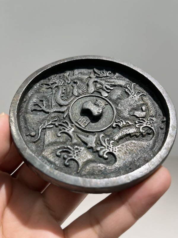 明 “汉臣”铭海水翼龙纹镜 - 图4