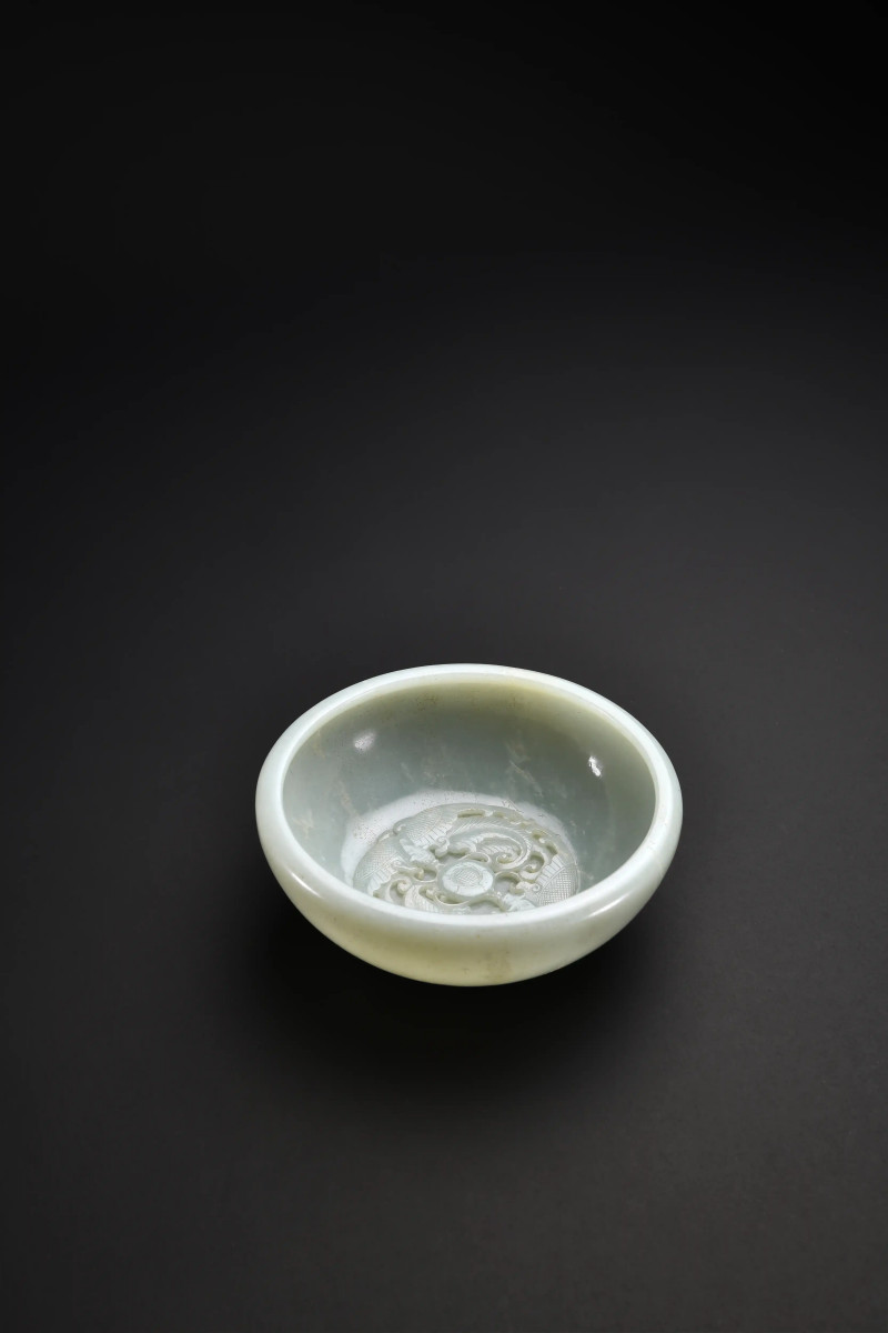 清乾隆 白玉蝶恋花笔洗 - 图2