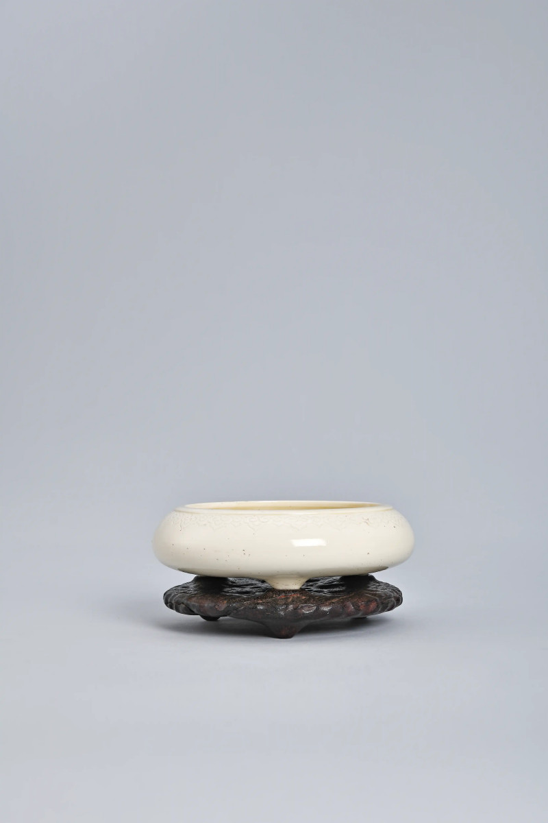 清 康熙仿定白釉三足炉 - 图2