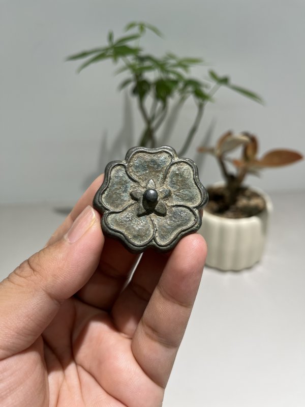 明 梅花纹小手镜 - 图2