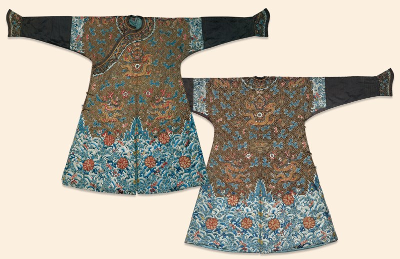 清中期酱色地盘金打籽绣云龙纹吉服袍
