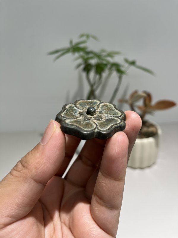 明 梅花纹小手镜 - 图3