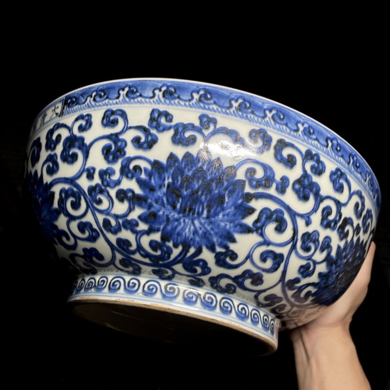 清雍正 青花缠枝莲纹大碗 - 图7