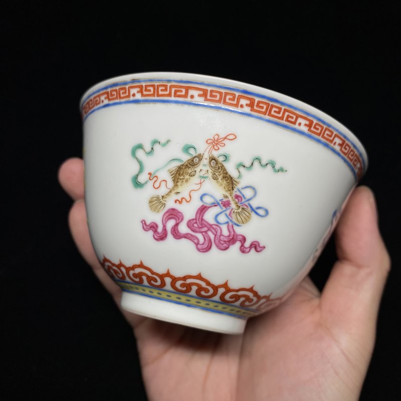 清乾隆 粉彩八宝纹茶碗 - 图9