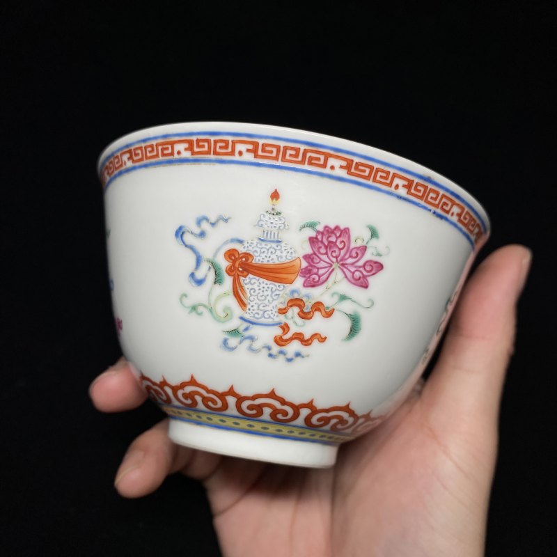 清乾隆 粉彩八宝纹茶碗 - 图10