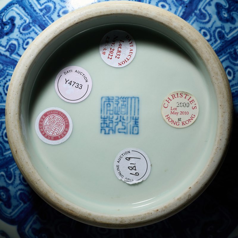 清道光 青花缠枝莲纹玉堂春瓶 - 图7
