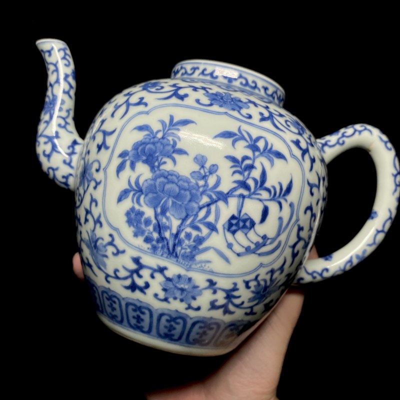 清道光 青花缠枝花开光艾叶祥符纹执壶 - 图6
