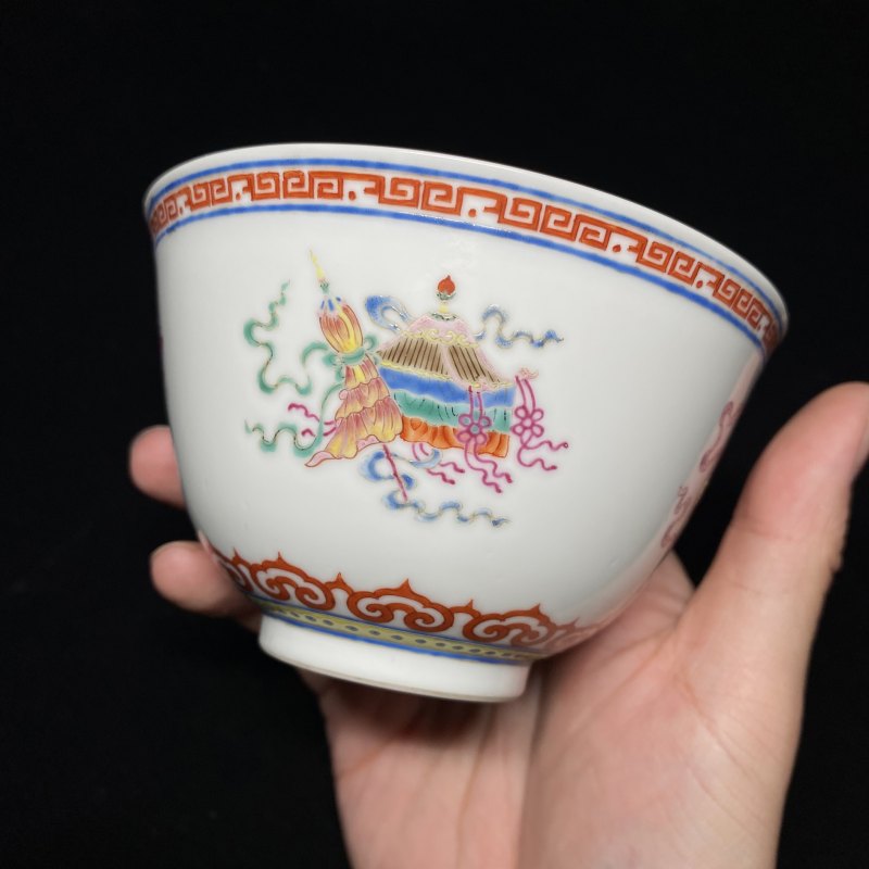清乾隆 粉彩八宝纹茶碗 - 图11