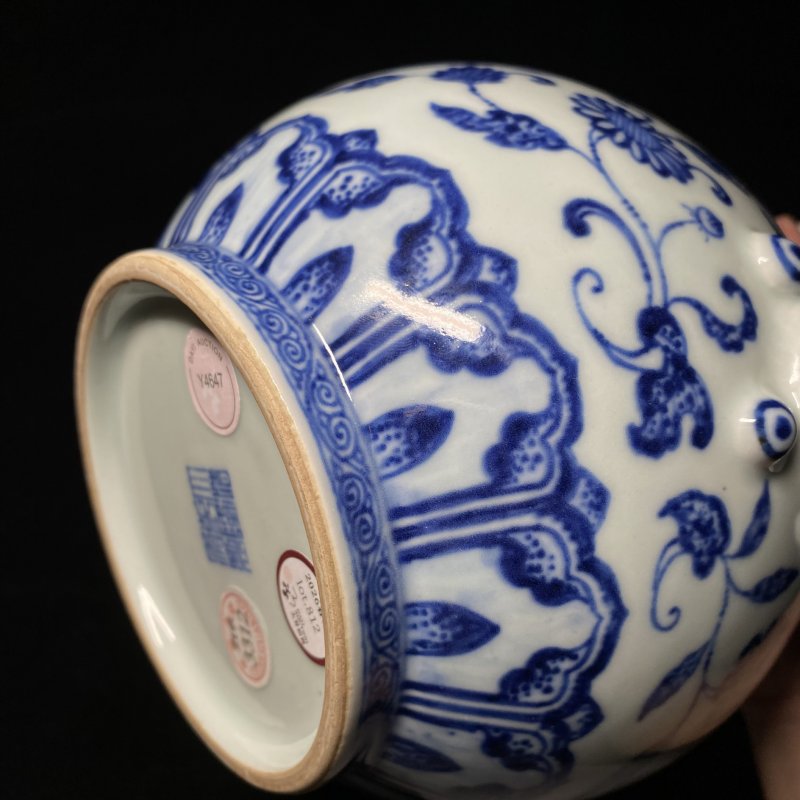 清乾隆 青花折枝花果纹执壶 - 图16