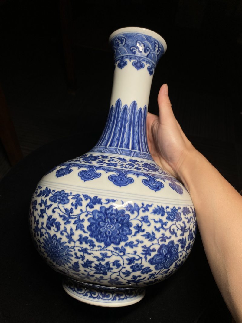 清道光 青花缠枝莲纹玉堂春瓶 - 图8