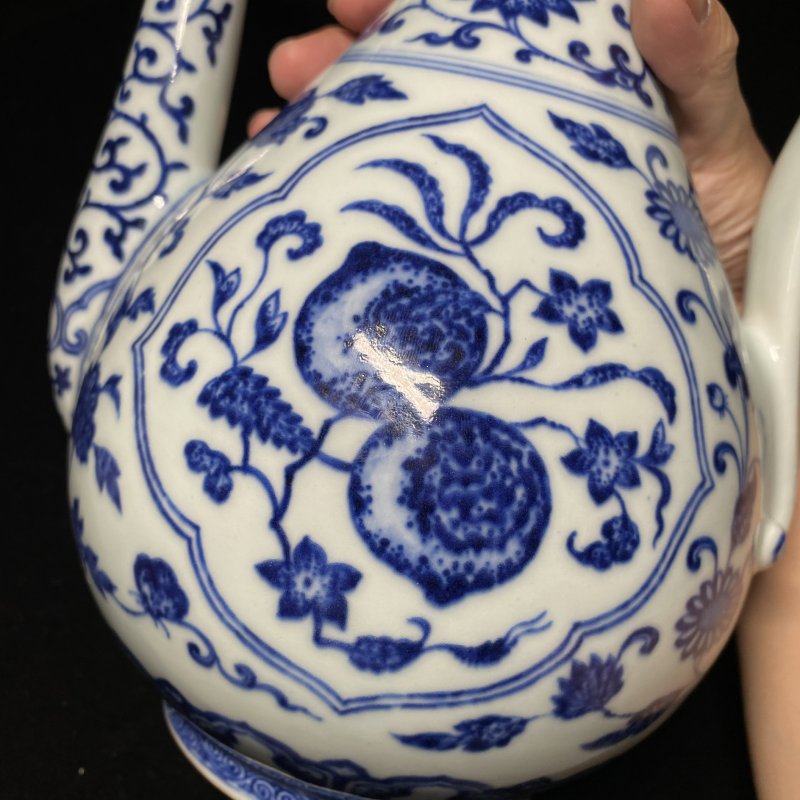 清乾隆 青花折枝花果纹执壶 - 图11