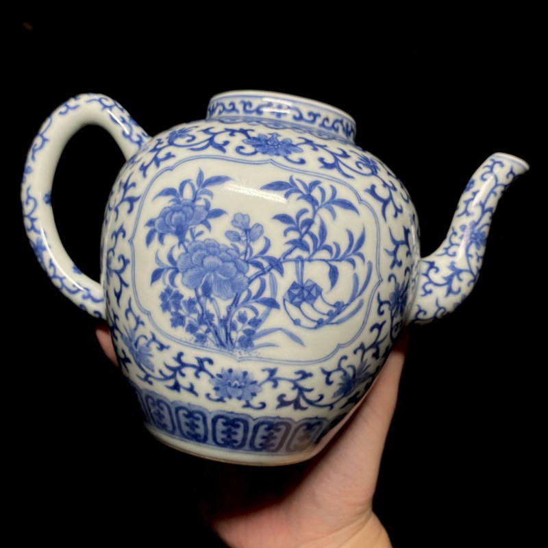 清道光 青花缠枝花开光艾叶祥符纹执壶 - 图7