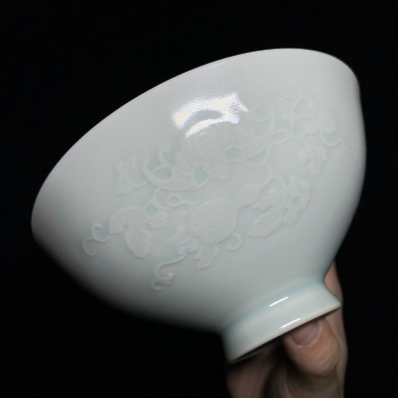 清雍正 粉青釉凸花福禄万代纹鸡心碗 - 图8