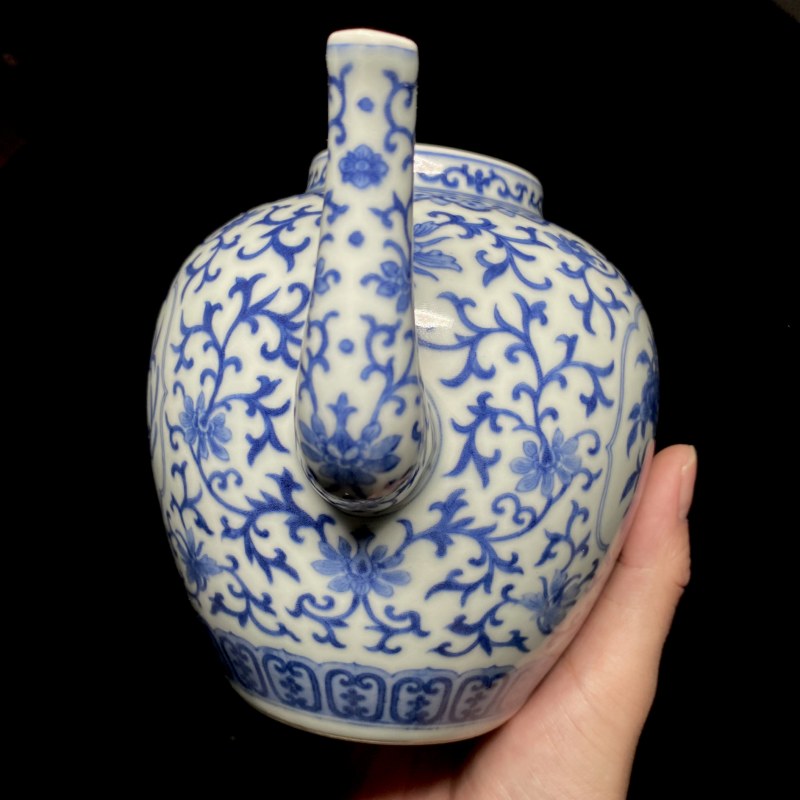 清道光 青花缠枝花开光艾叶祥符纹执壶 - 图8