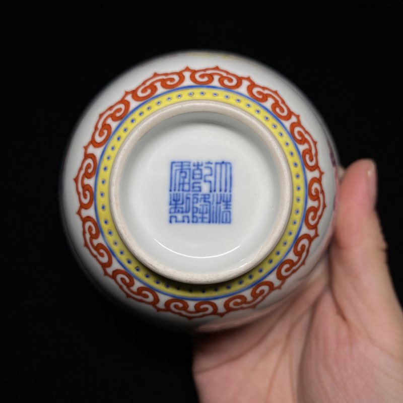 清乾隆 粉彩八宝纹茶碗 - 图13