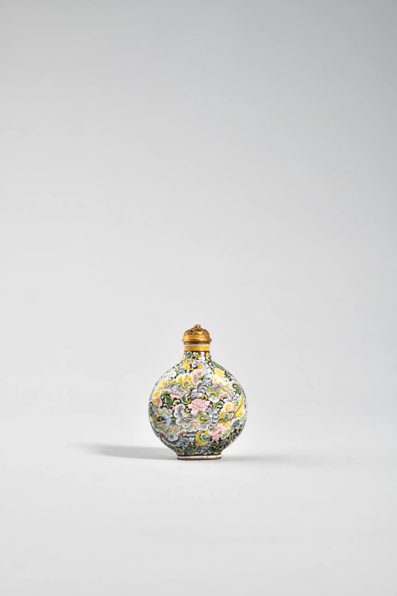 清雍正 御制铜胎画珐琅蝶恋花鼻烟壶 - 图2