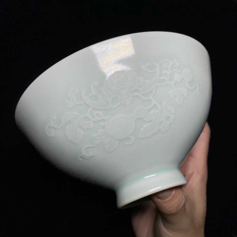 清雍正 粉青釉凸花福禄万代纹鸡心碗 - 图9