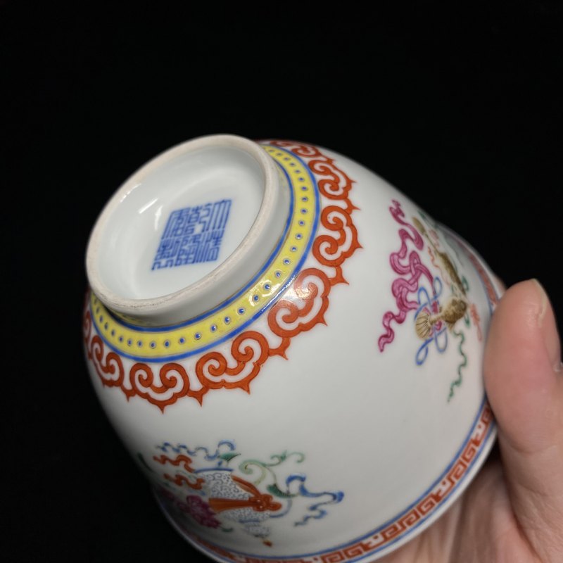清乾隆 粉彩八宝纹茶碗 - 图14