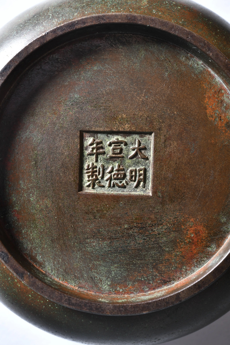 明 铜象鼻耳炉连原铜座 - 图3