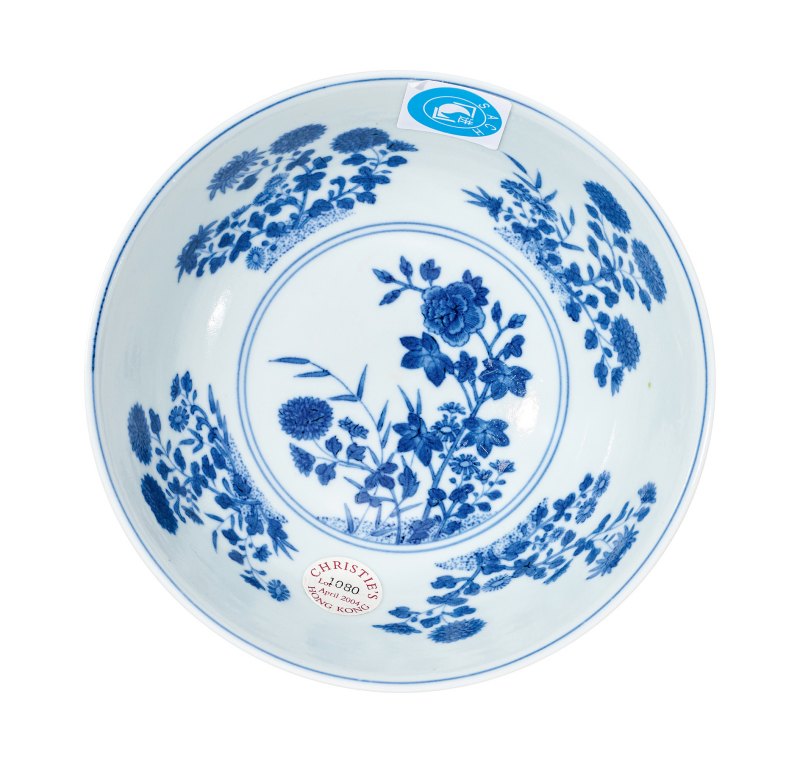清道光 蓝地轧道洋彩开光重阳菊艳图膳碗 - 图2