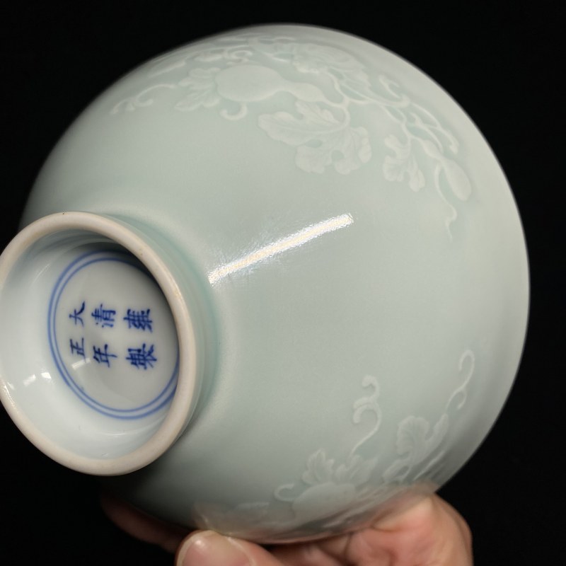 清雍正 粉青釉凸花福禄万代纹鸡心碗 - 图11