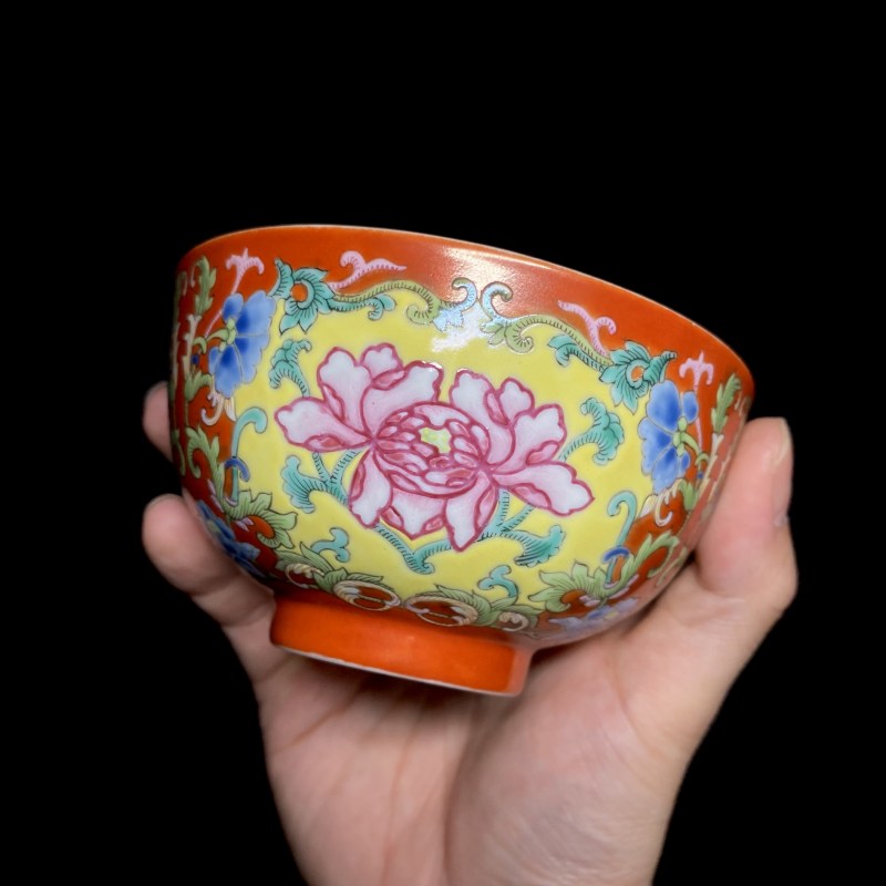 清道光 珊瑚红地粉彩花卉纹碗 - 图6