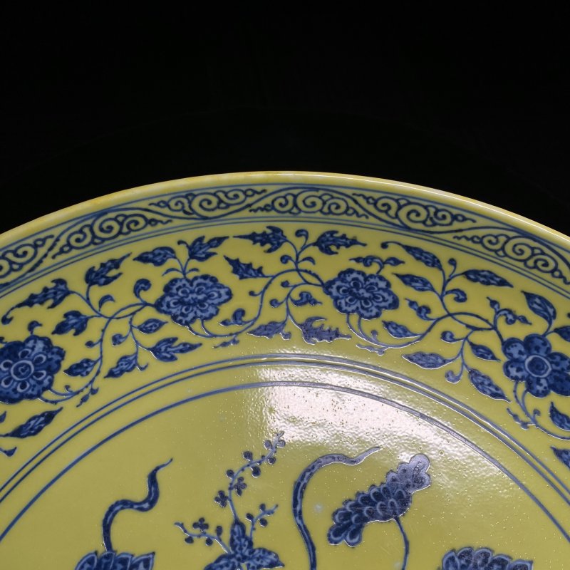 清雍正 黄地青花一束莲大盘 - 图7