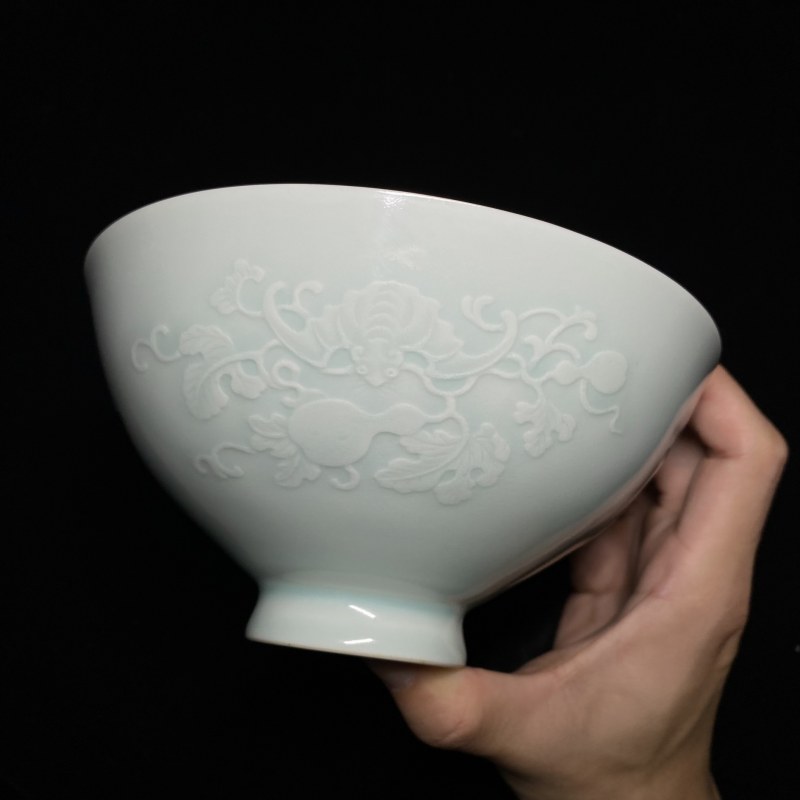 清雍正 粉青釉凸花福禄万代纹鸡心碗 - 图13
