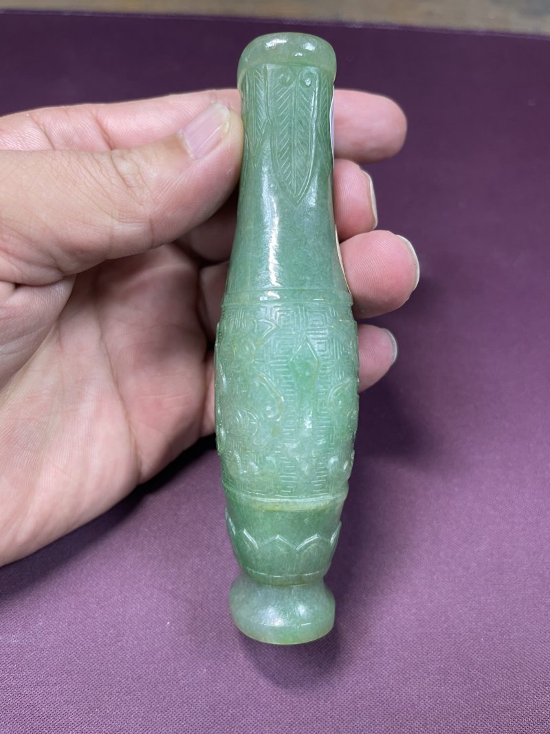 清乾隆 翡翠雕兽面纹香瓶 - 图7