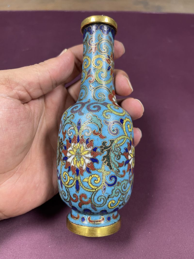 清乾隆 铜鎏金掐丝珐琅缠枝西番莲纹香瓶 - 图8