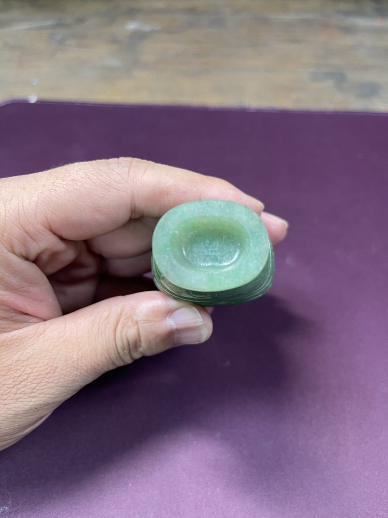 清乾隆 翡翠雕兽面纹香瓶 - 图8