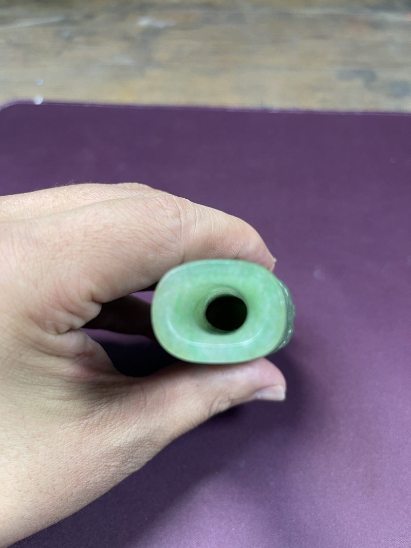 清乾隆 翡翠雕兽面纹香瓶 - 图9