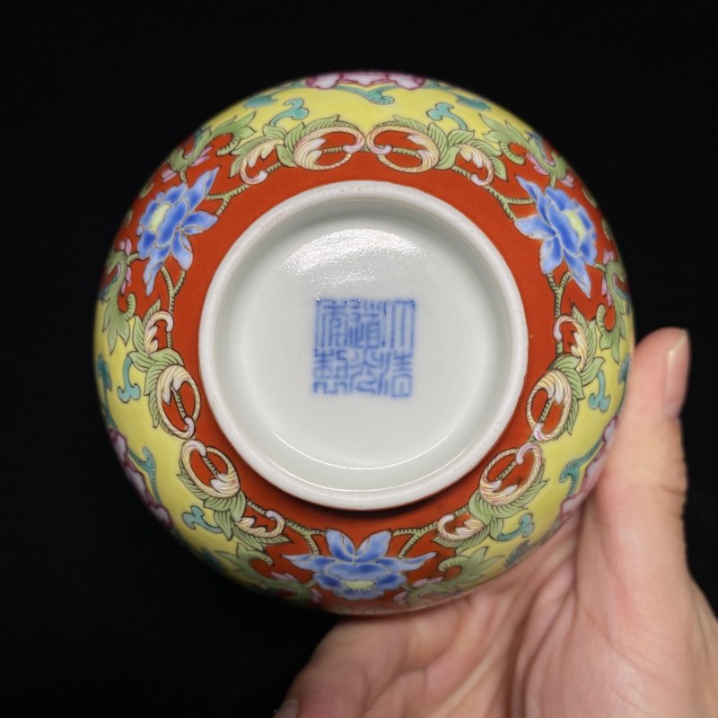 清道光 珊瑚红地粉彩花卉纹碗 - 图11