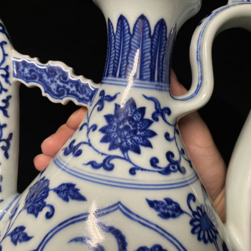 清乾隆 青花折枝花果纹执壶 - 图12