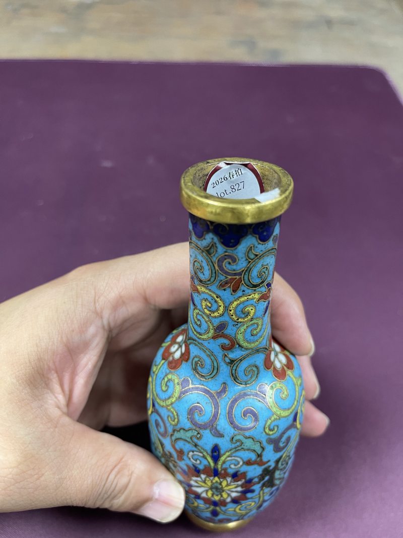 清乾隆 铜鎏金掐丝珐琅缠枝西番莲纹香瓶 - 图10