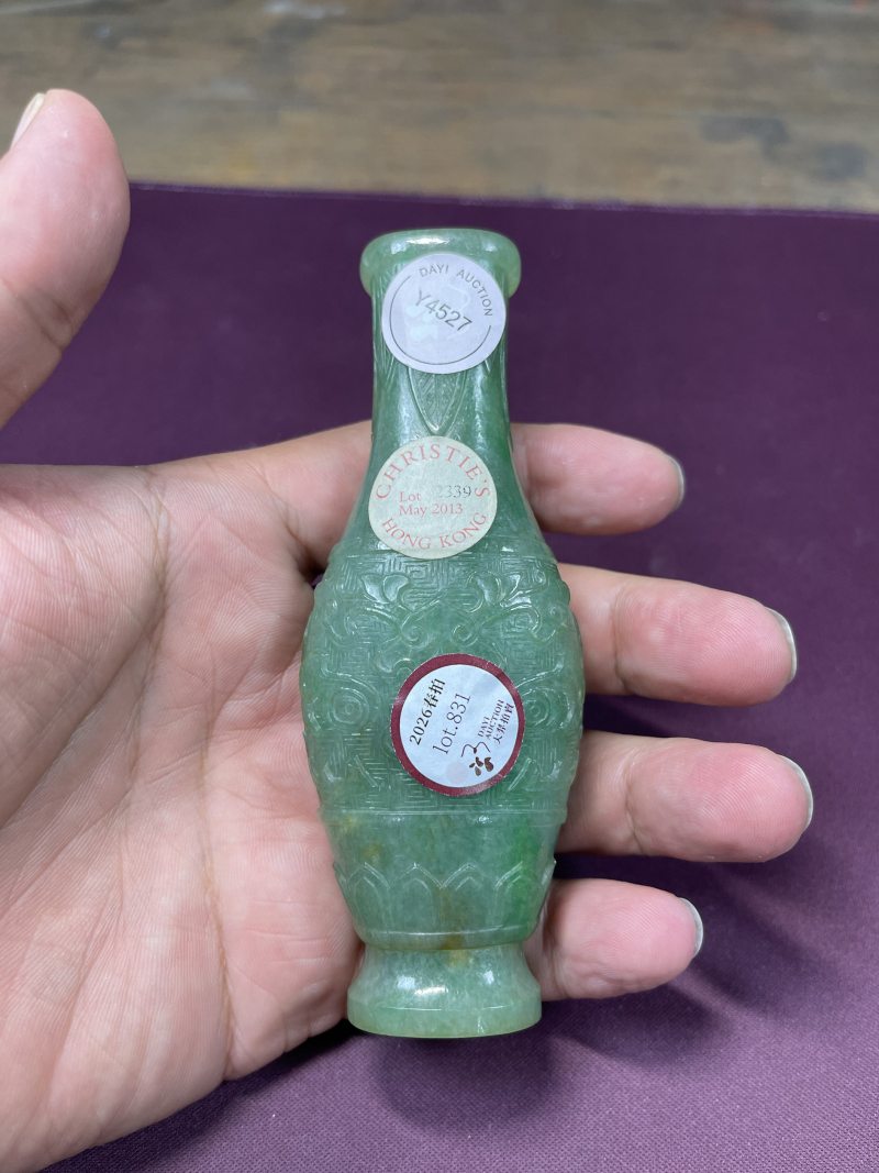 清乾隆 翡翠雕兽面纹香瓶 - 图10