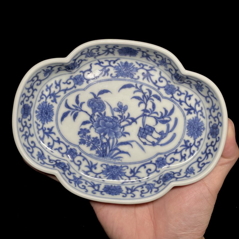 清道光 青花艾叶灵符纹海棠形茶盘 - 图4