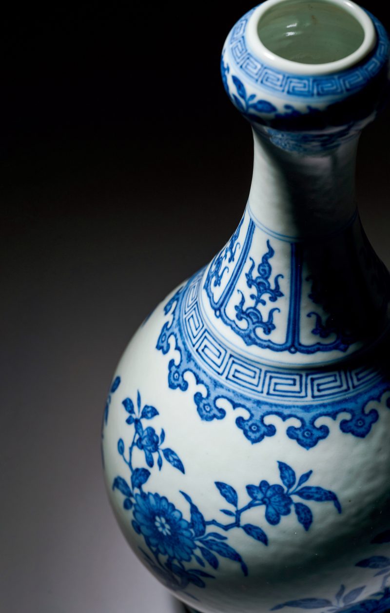 清道光 青花折枝花果纹蒜头瓶 - 图2
