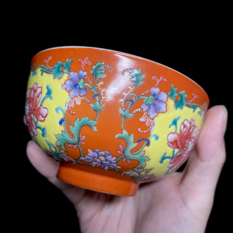 清宣统 珊瑚红地开光粉彩牡丹纹碗 - 图8
