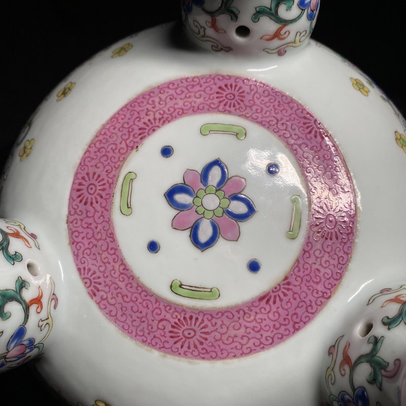 清乾隆 洋彩缠枝莲托八吉祥纹朝冠耳鼎式炉 - 图8