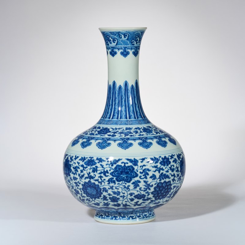 清道光 青花缠枝莲纹玉堂春瓶 - 图4
