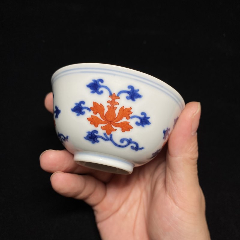清乾隆 青花矾红宝相花纹杯 - 图6