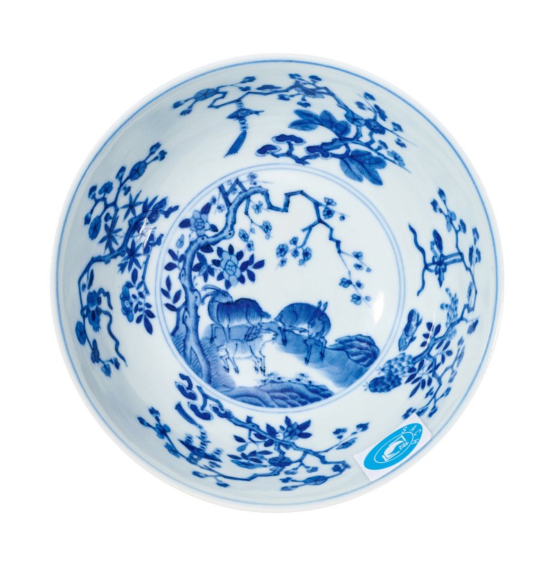 清道光 黄地轧道洋彩开光三阳开泰纹膳碗 - 图2