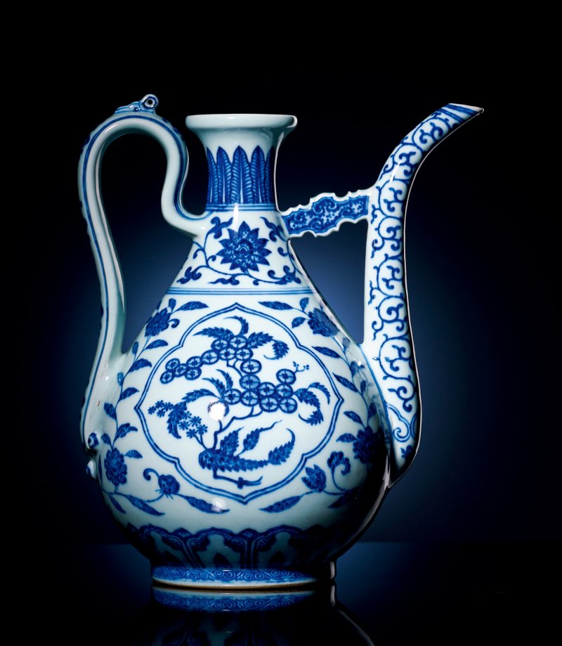 清乾隆 青花折枝花果纹执壶 - 图2