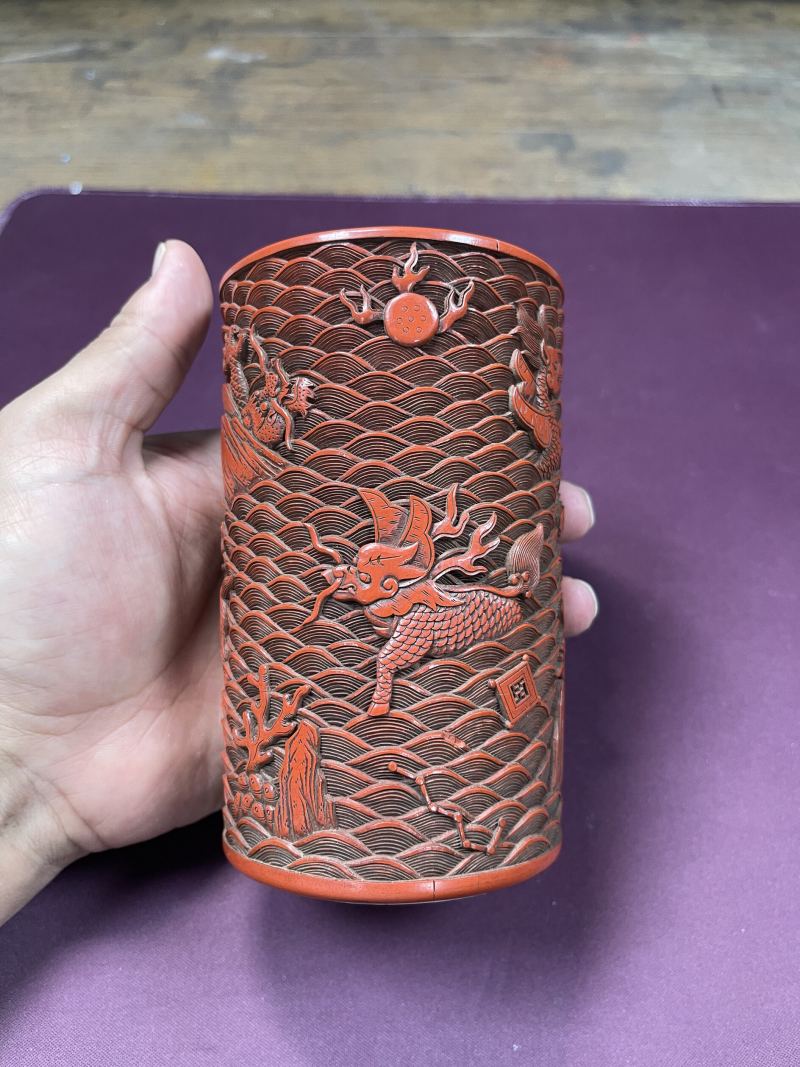 清乾隆 瓷胎剔红海八怪笔筒 - 图8