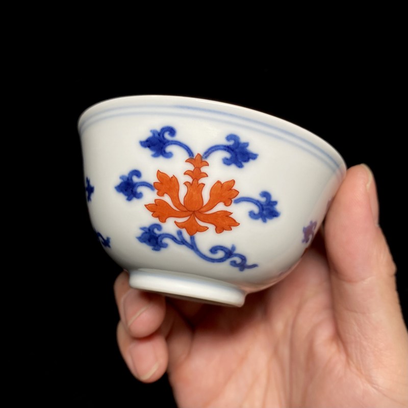 清乾隆 青花矾红宝相花纹杯 - 图8